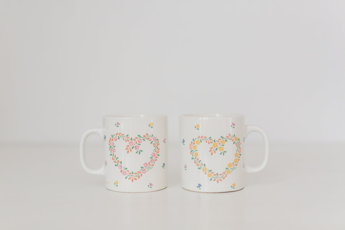 Set of matching vintage New Avenues Laurelwood mugs
