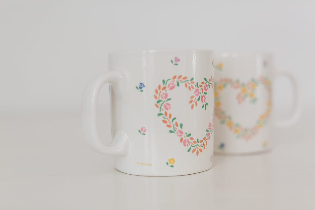 Set of matching vintage New Avenues Laurelwood mugs