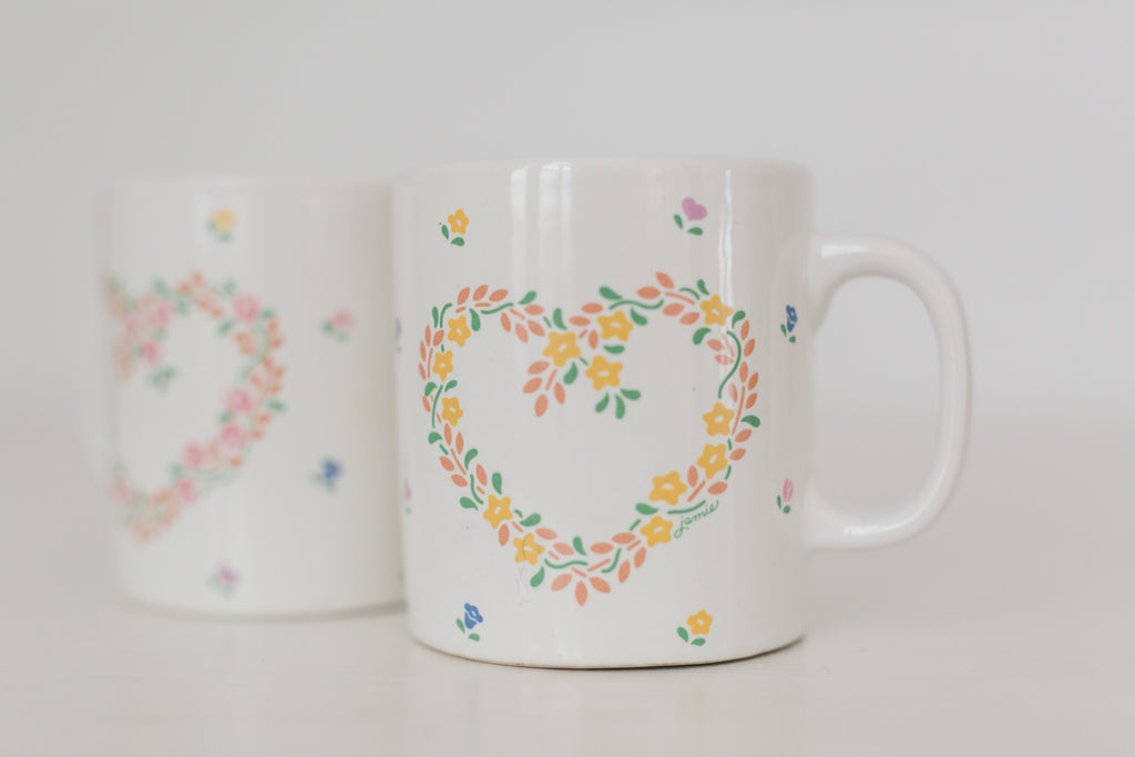 Set of matching vintage New Avenues Laurelwood mugs