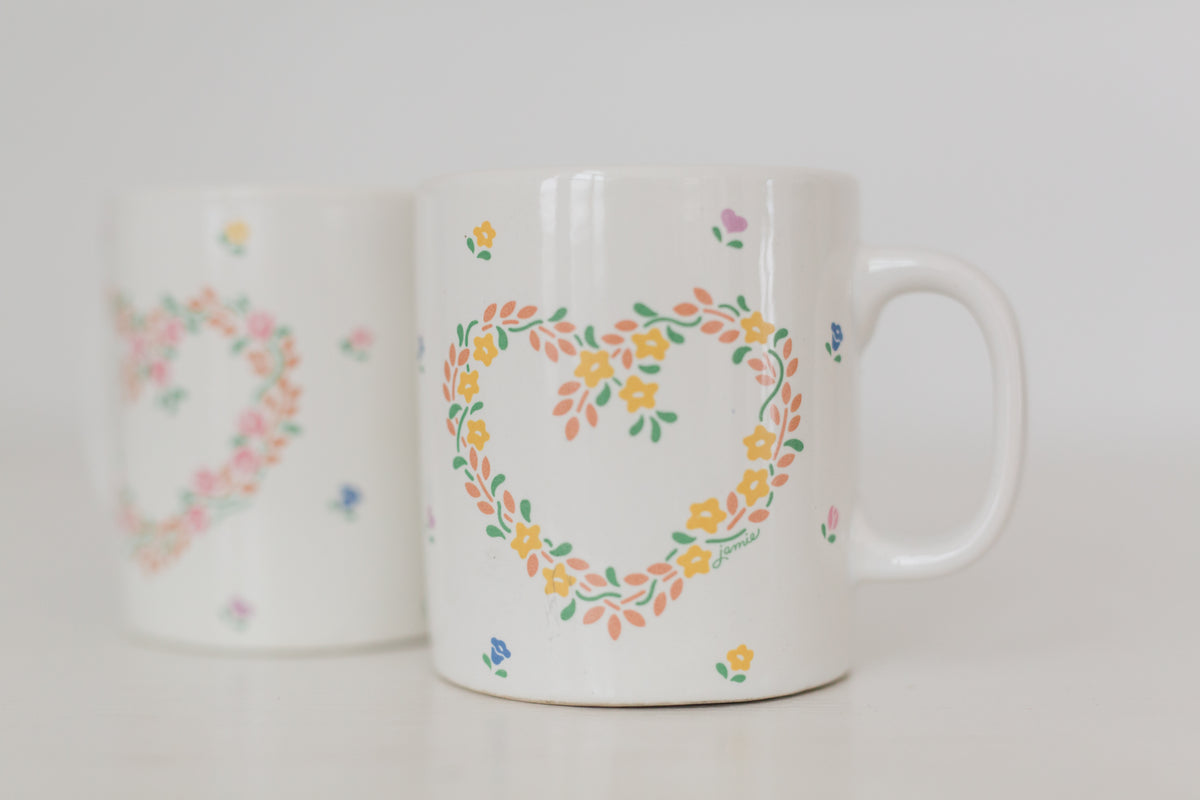 Set of matching vintage New Avenues Laurelwood mugs