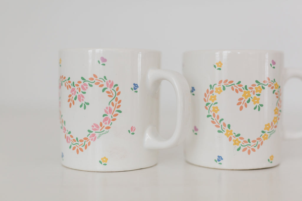 Set of matching vintage New Avenues Laurelwood mugs