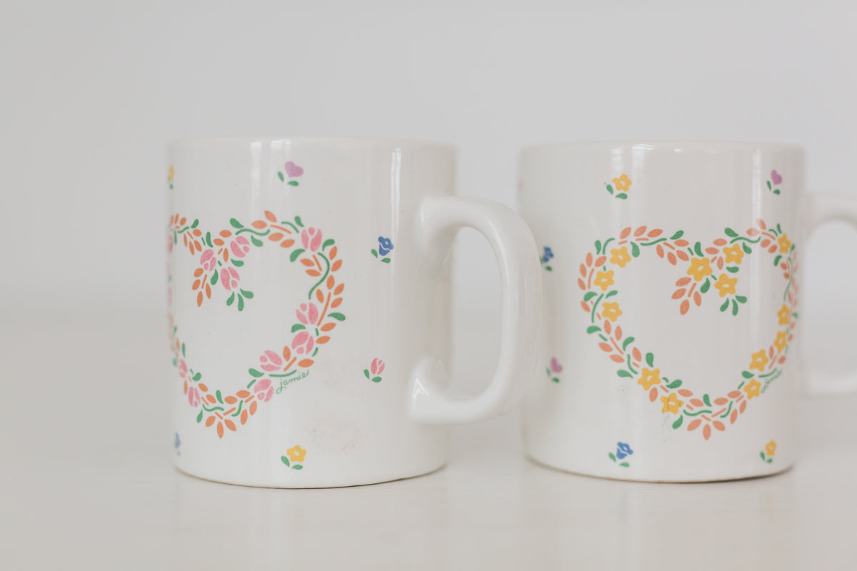 Set of matching vintage New Avenues Laurelwood mugs