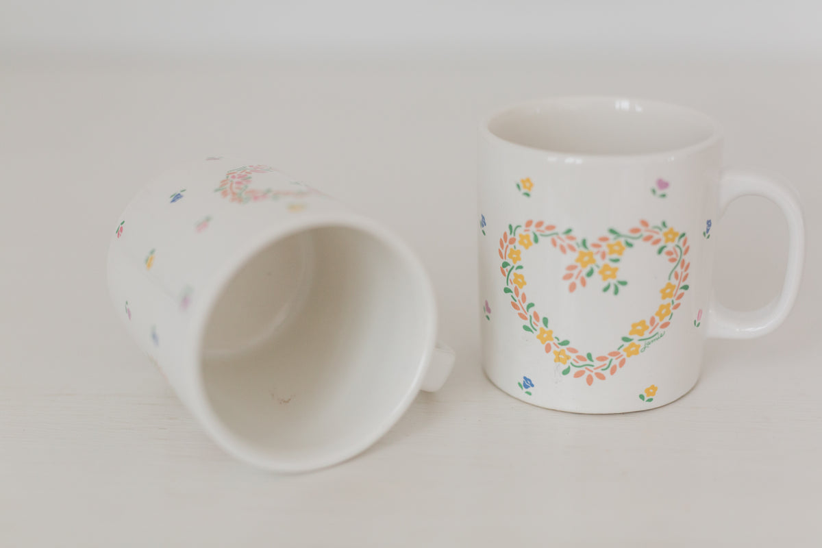 Set of matching vintage New Avenues Laurelwood mugs