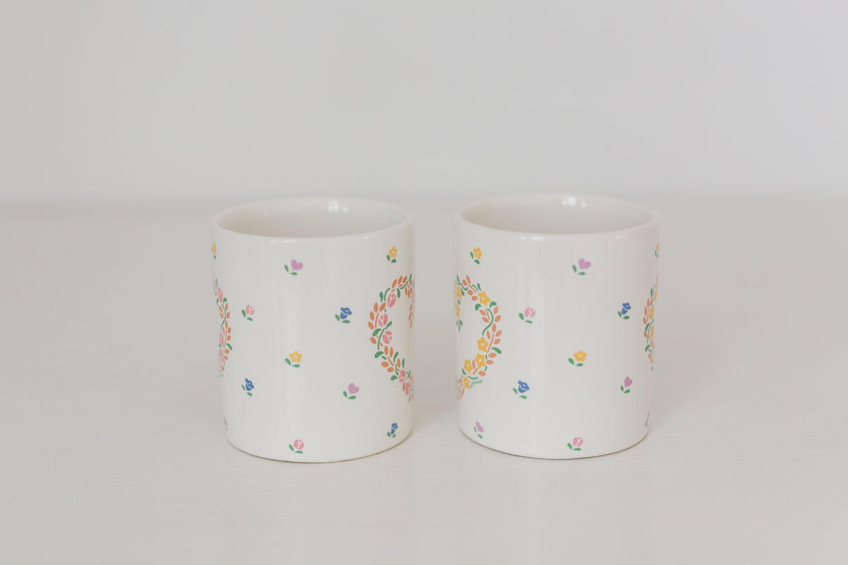 Set of matching vintage New Avenues Laurelwood mugs