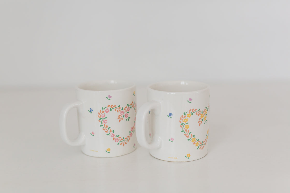 Set of matching vintage New Avenues Laurelwood mugs
