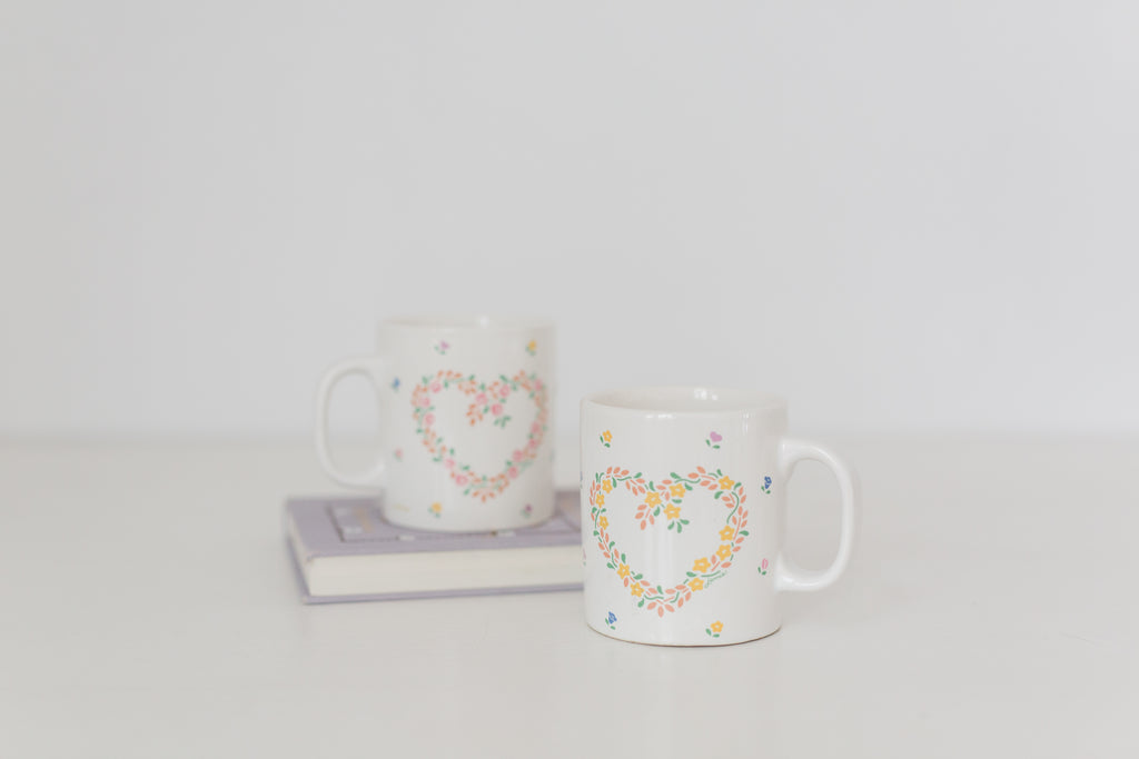 Set of matching vintage New Avenues Laurelwood mugs
