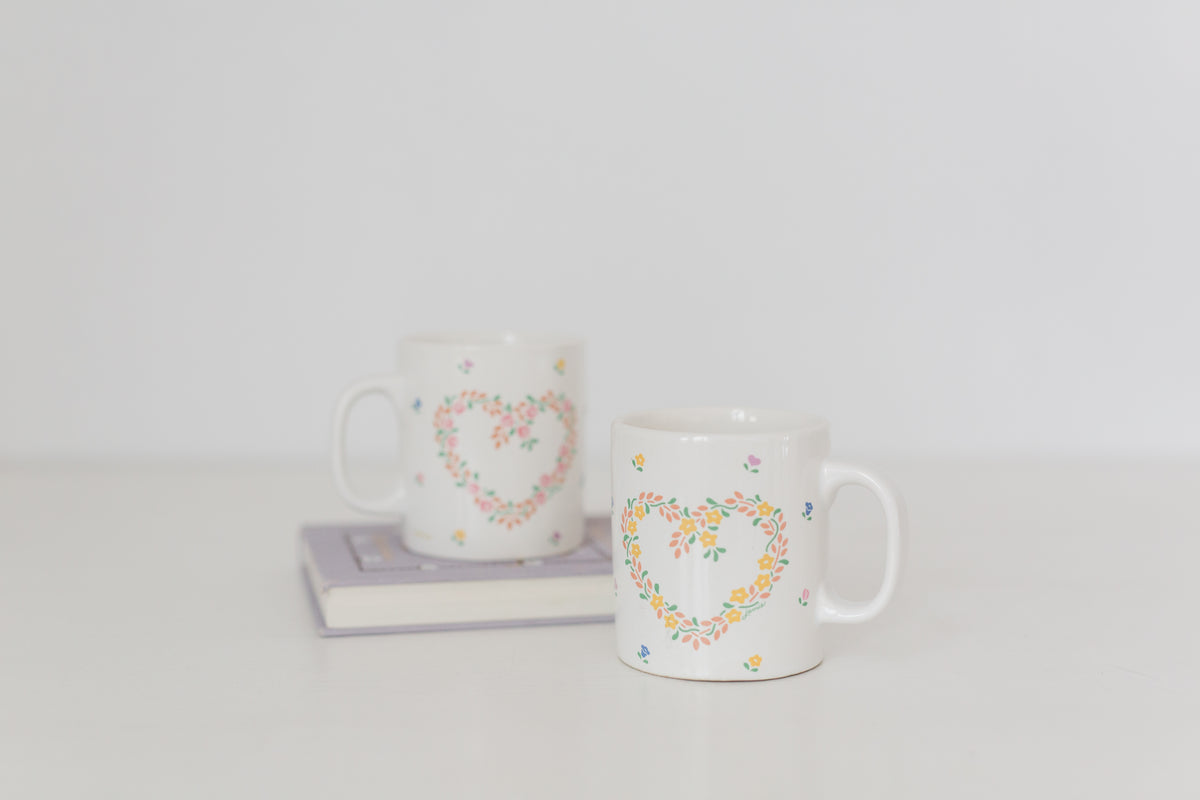 Set of matching vintage New Avenues Laurelwood mugs