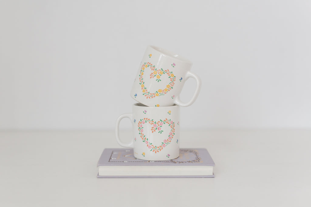 Set of matching vintage New Avenues Laurelwood mugs