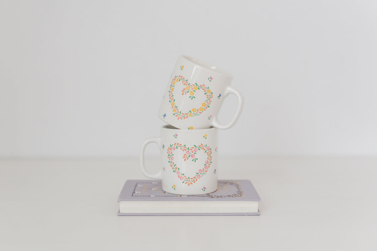 Set of matching vintage New Avenues Laurelwood mugs