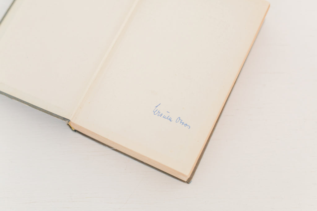 Vintage 1934 German book "Barb Der Roman Einer Detchen"